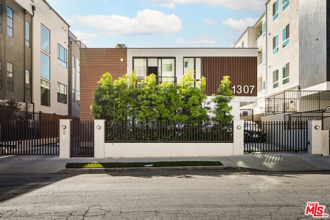 Photo - 1307 Tamarind Ave Unidad #2 Rental