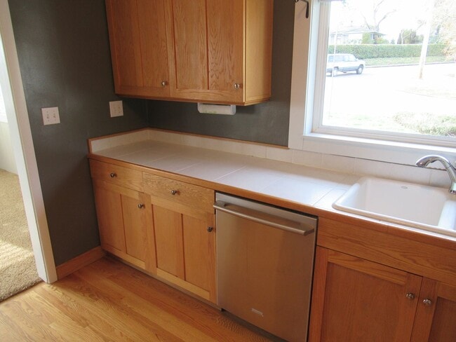 Building Photo - Mid-Century Four Bedroom in Candalaria Rental