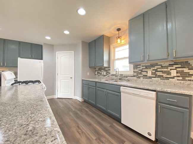 Photo - 3725 3rd St NW
