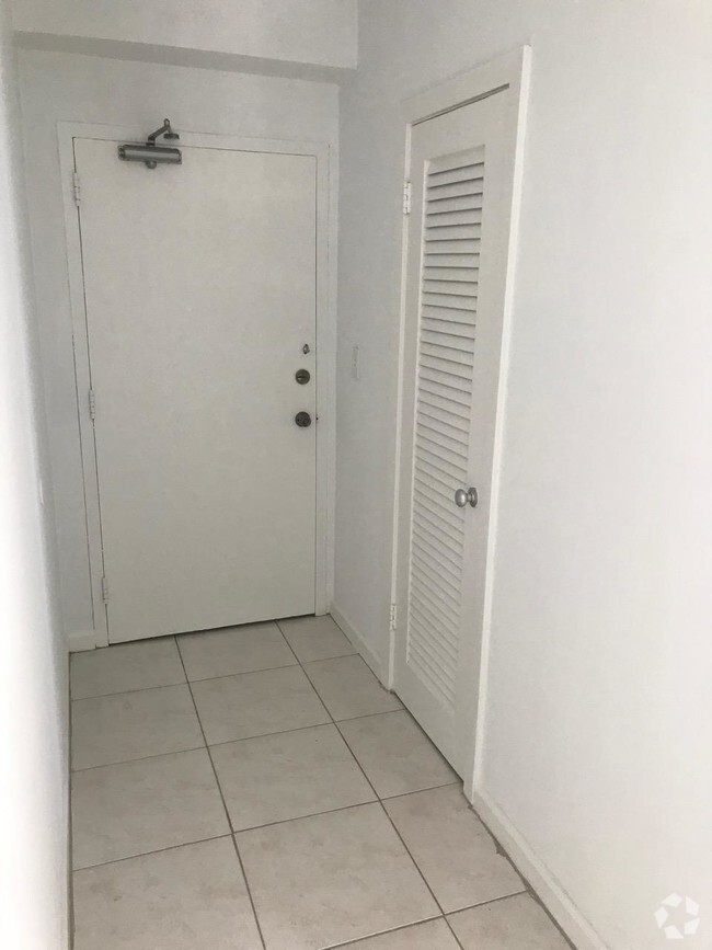 Building Photo - 1430 Brickell Bay Dr Unit 306 Rental