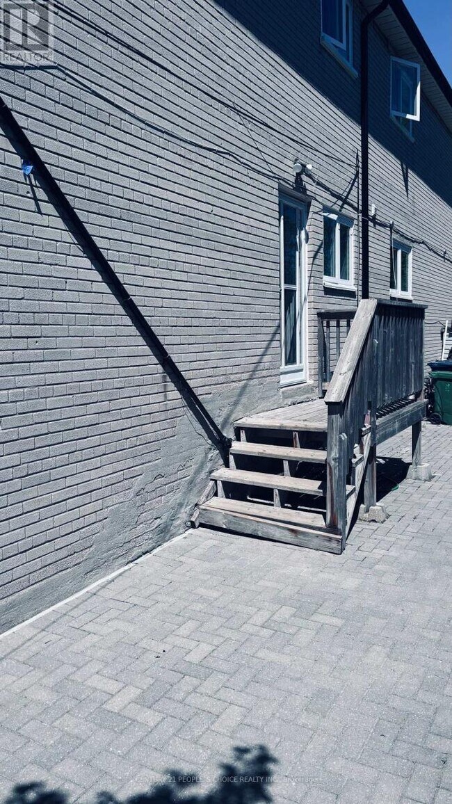 Photo - 812 Ellesmere Rd