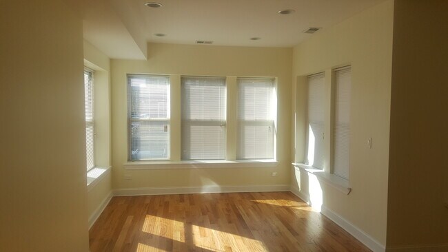 Photo - 4817 N Troy St