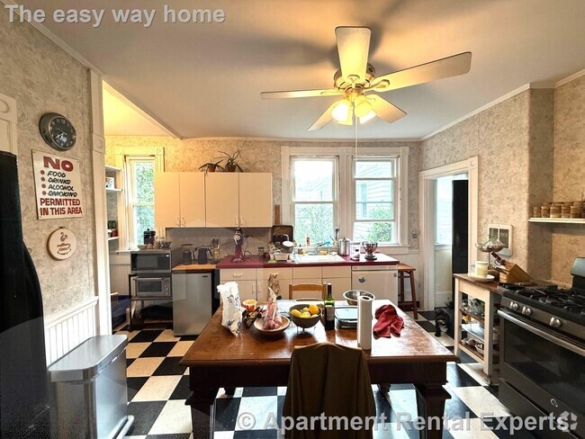 Building Photo - 13 Standish St Rental