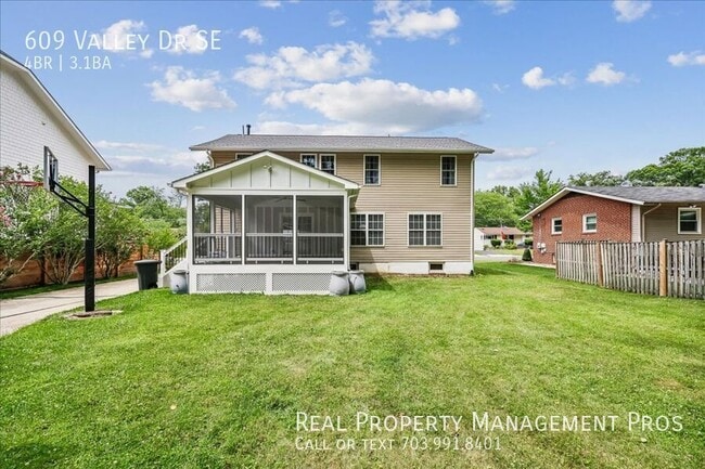 Photo - 609 Valley Dr SE