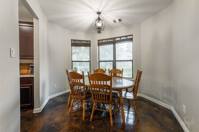 Photo - 33303 Winsford St