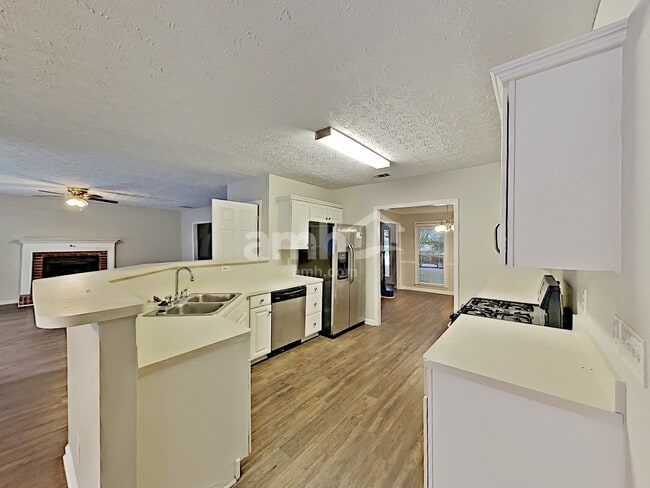 Photo - 375 Saybrook Crossing