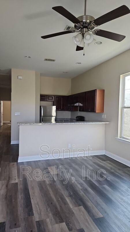 Photo - 2513 Mazant St
