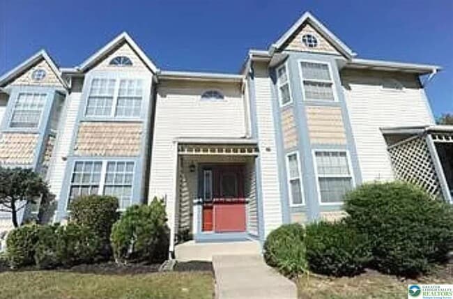 Building Photo - 102 Quaker Dr