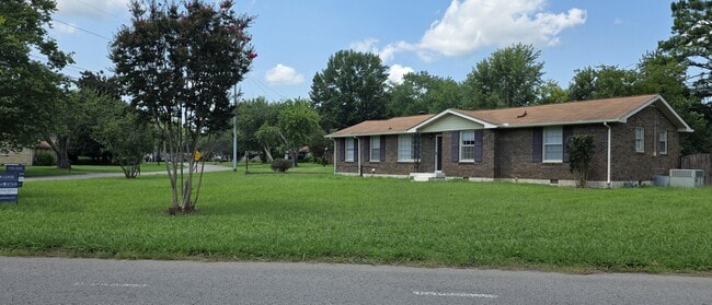 Building Photo - 100 Southburn Dr Unit A