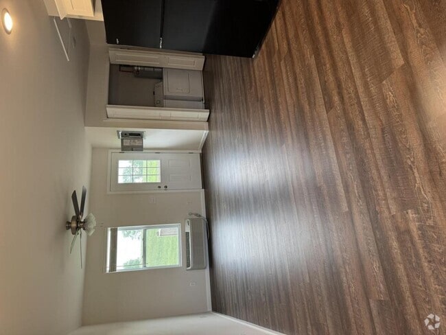 Building Photo - 241 cedar cove lane Rental