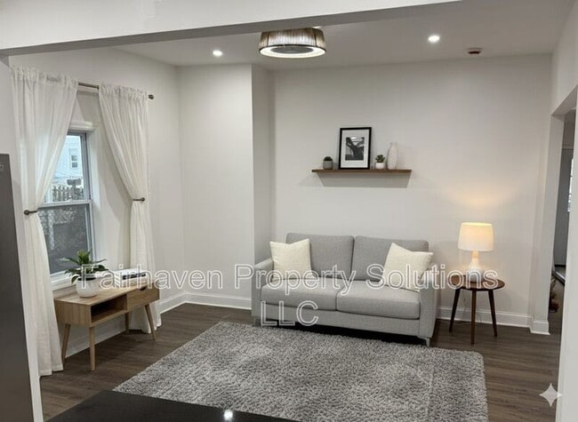 Photo - 2827 E 5th Ave