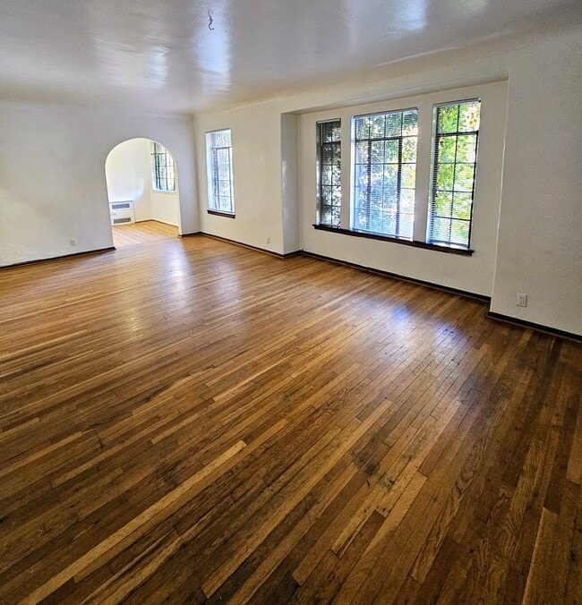 Photo - Barbara Worth Apartments