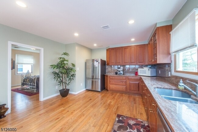 Photo - 21 Phoenix Ave