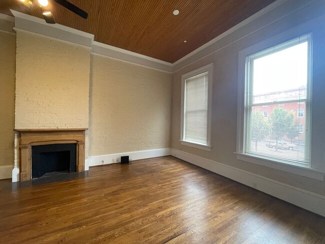 One Bedroom Apartment in Downtown With Ton... - One Bedroom Apartment in Downtown With Ton... Unit 203