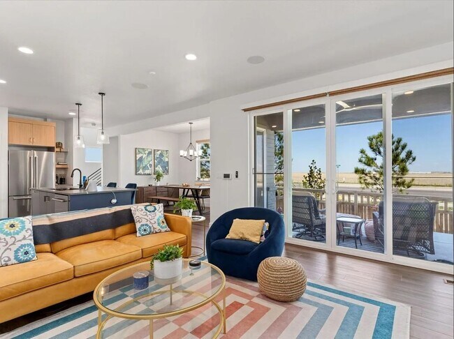 Photo - 4 Bedroom Single Family in Aurora