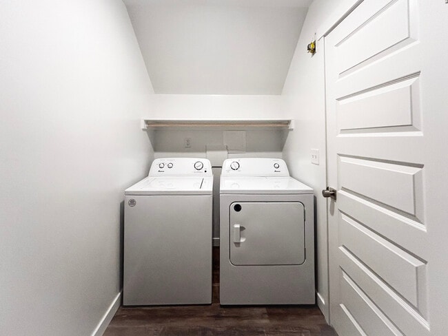 Building Photo - 190 Margette Way