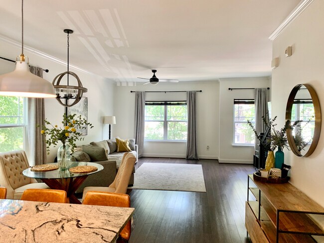 Photo - 1365 Memorial Dr SE