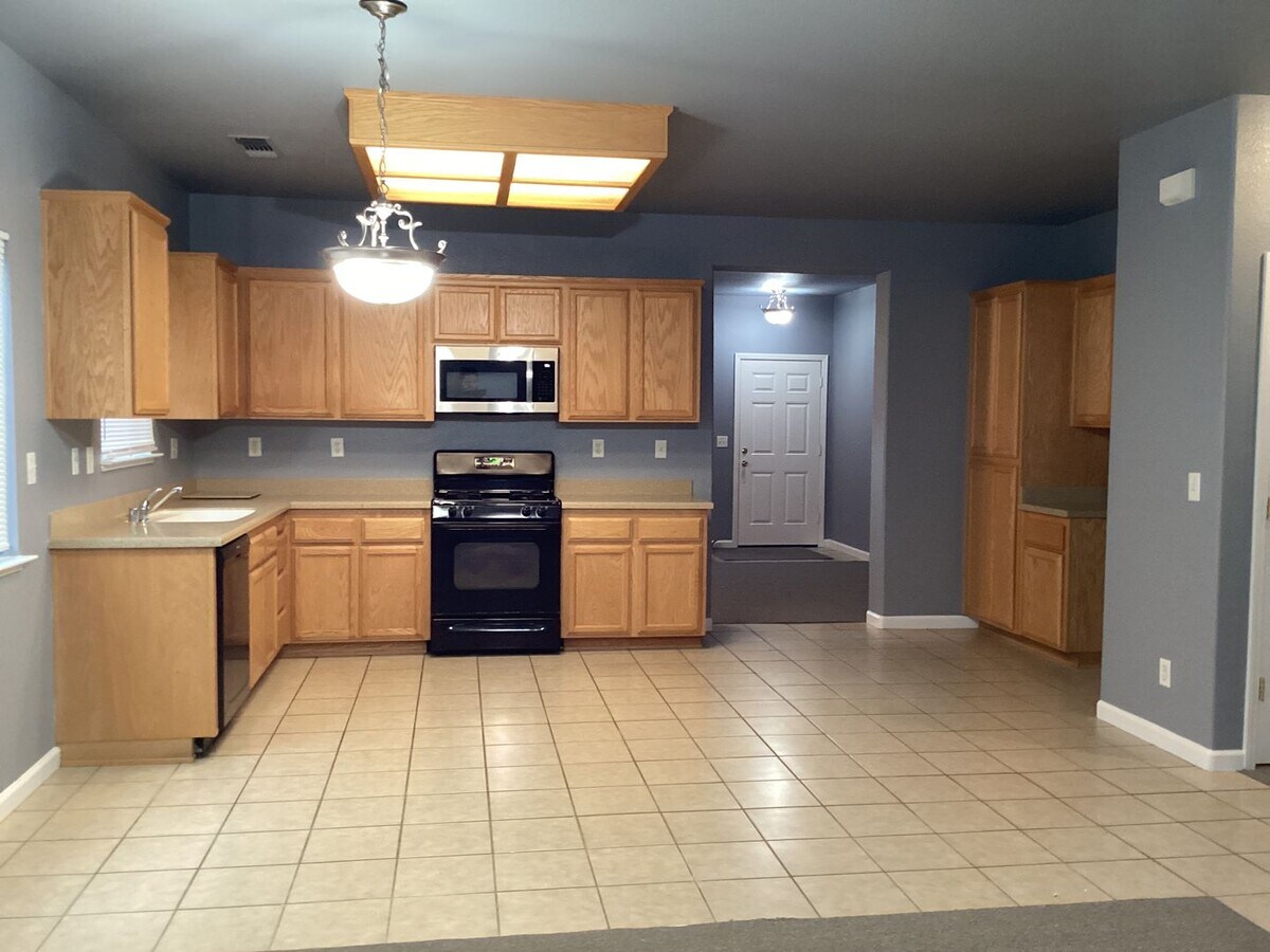 Photo - 3 bedroom 2 bath 1612 sq ft home located in Yuba City