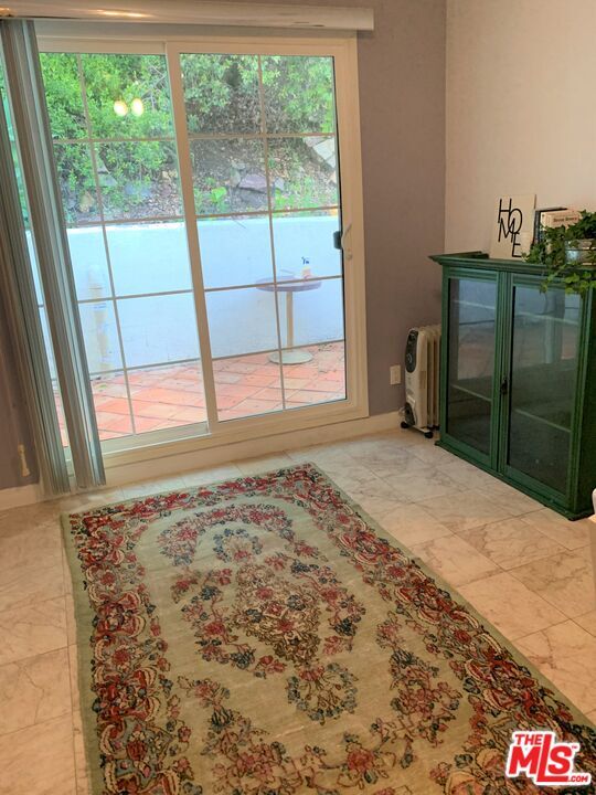 1118 Roscomare Rd Unit studio
