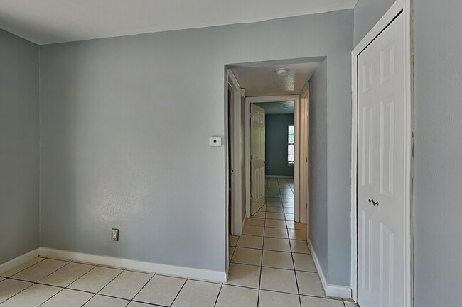 Photo - 420 Dollins St