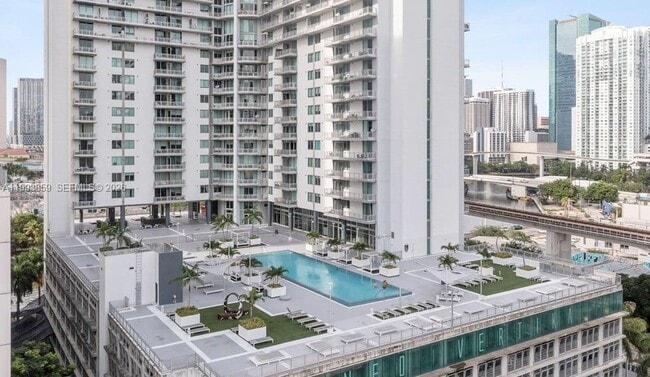 Building Photo - 690 SW 1st Ct Unit 1128