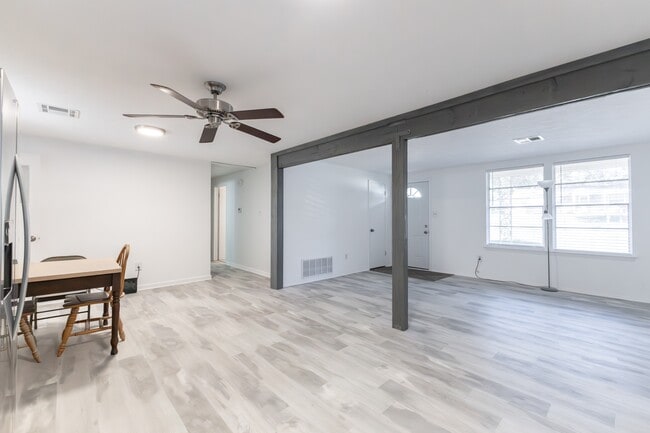 Photo - 617 Wisteria Rd