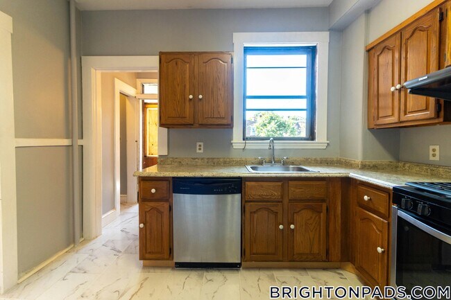 Photo - 24 Leamington Rd Unit SF