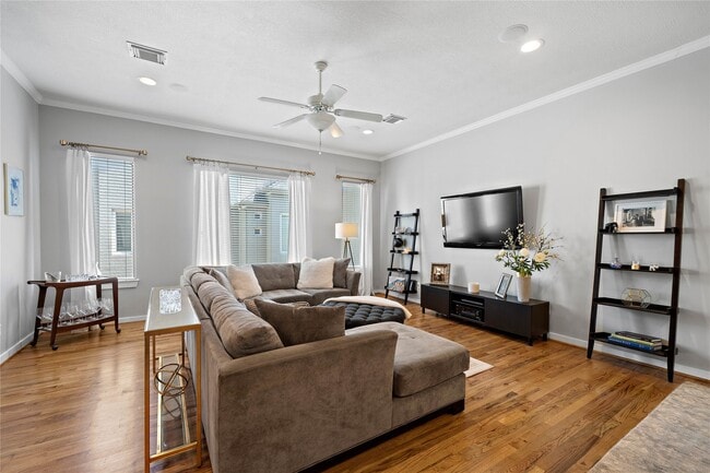 Photo - 4510 Center St