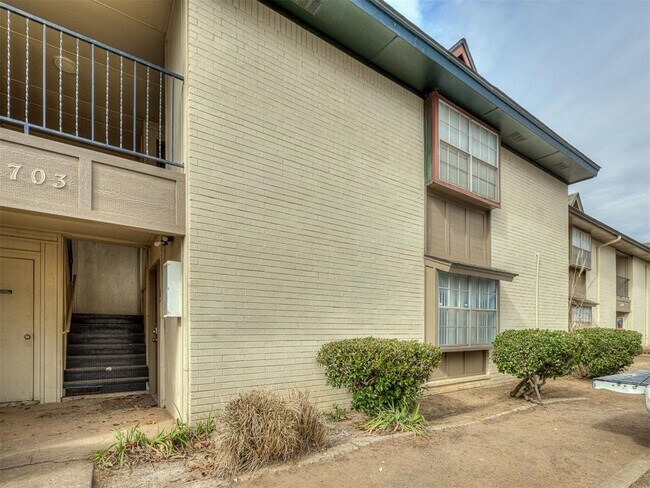 Photo - 1703 E Lindsey St Unidad 1