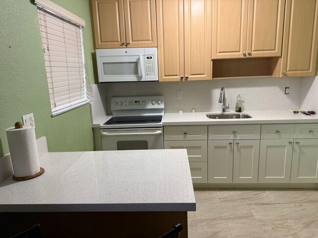 Building Photo - 110 SE 2nd St Unit 303 Rental