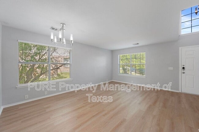 Photo - 906 Low Brim Cove