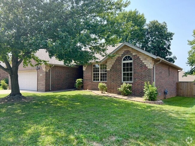Building Photo - Beautiful Home in Nixa! Wont Last!