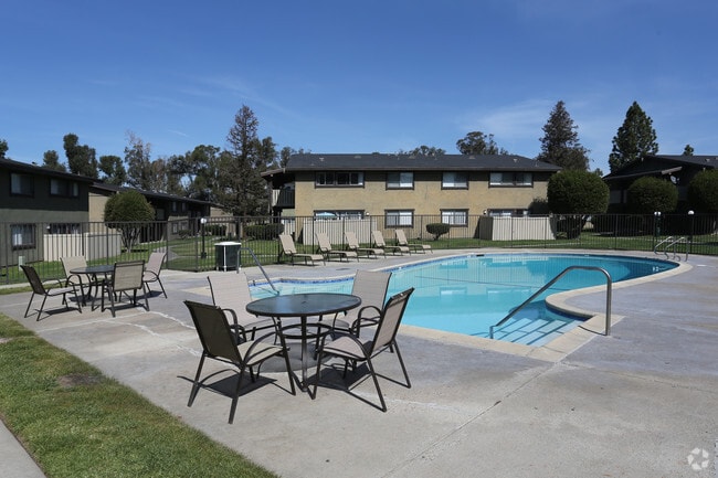Photo - Saddleback Ranch Apartments