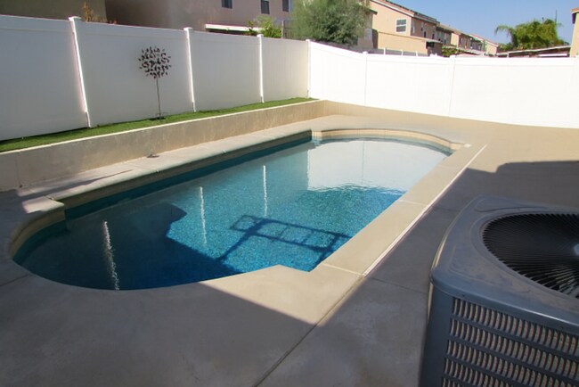 Photo - 4 bedroom 2.5 bath sparkling pool home in Perris!
