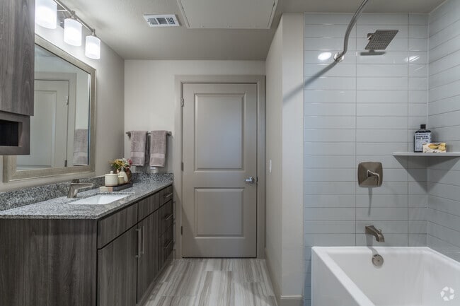1BR, 1BA - 710SF