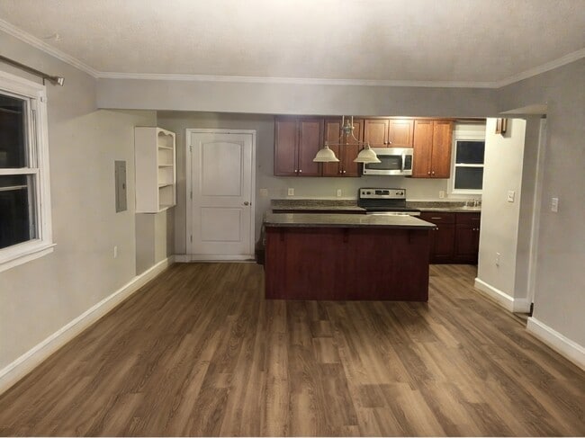 Photo - 411 Brewer St