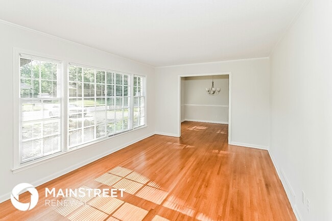 Photo - 3069 Basswood St