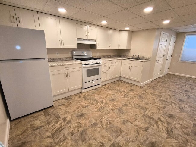 Building Photo - Completely Renovated 2 Bedroom in Downtown Council Bluffs Unit 3