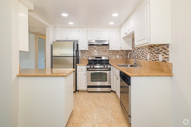 1HAB, 1BA - 750 ft² - Marconi Gardens