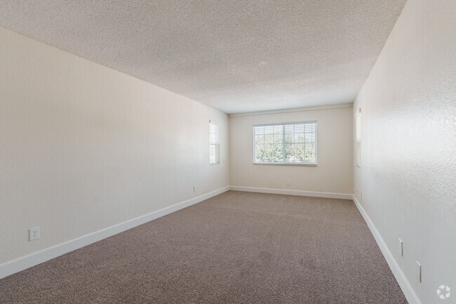 2BR, 1BA - 805SF - Living Room