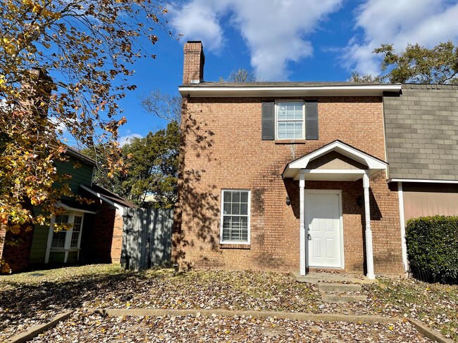 2 bed 1.5 bath town home available in NE J... - 2 bed 1.5 bath town home available in NE J...