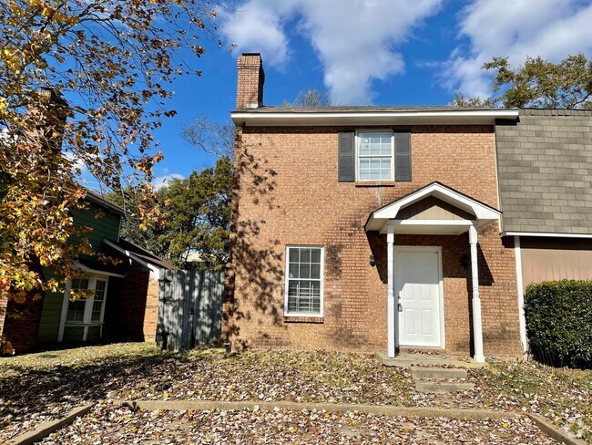 Building Photo - 2 bed 1.5 bath town home available in NE J...