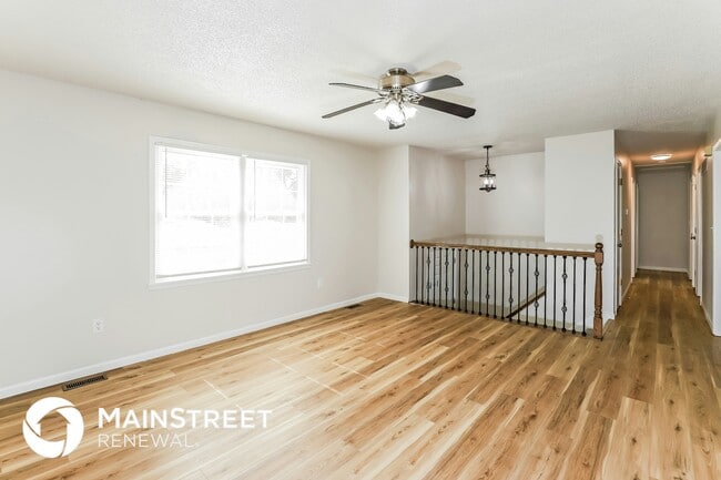 Photo - 810 Rowell St