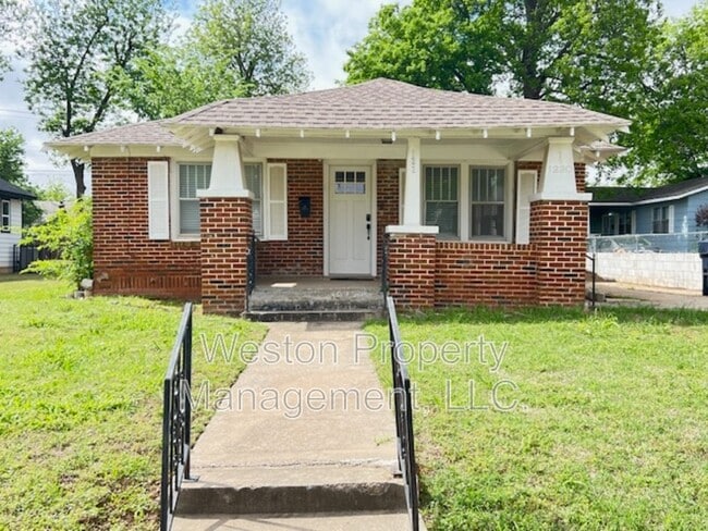 Photo - 1220 NE 17th St