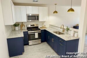 Photo - 701 Burr Oak Ln