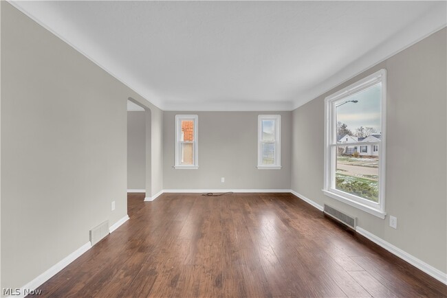 Photo - 8008 Pelham Dr