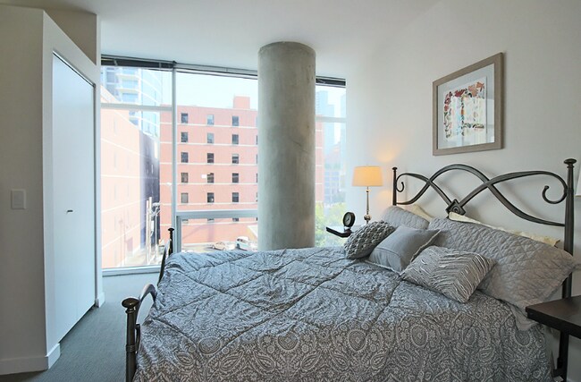 Building Photo - 800 N La Salle Dr Rental