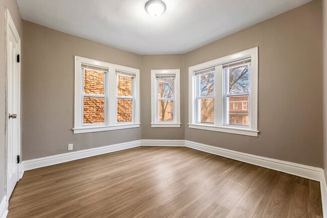 Photo - 620 E 73rd St Unit 1