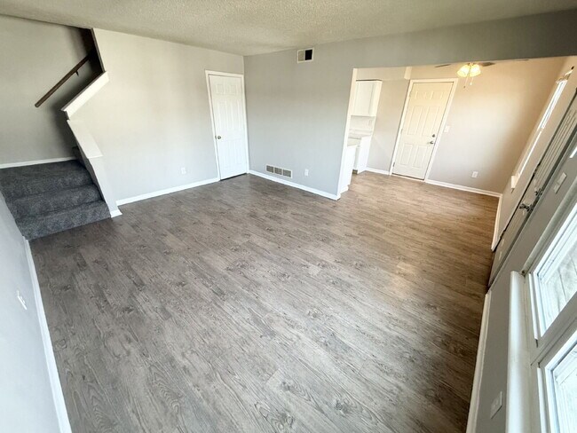 Photo - 2 Bedroom/1 Bath Unit w/ An Attached Garage *READY NOW*