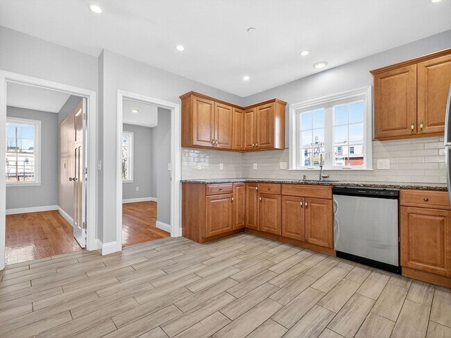 Photo - 238 Havre St Unit 2